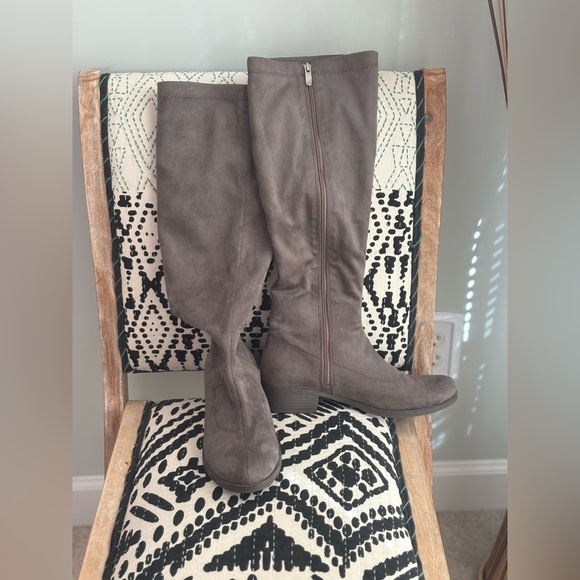 Bussola Siena Gray Suede Calf Boots EU 39 US 8.5 Never Worn Like New!!